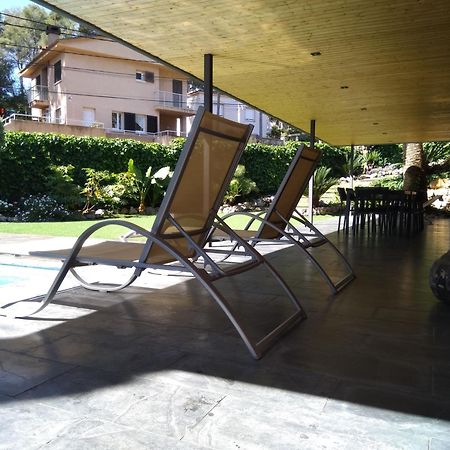 Villa Del Bosque Castelldefels Buitenkant foto