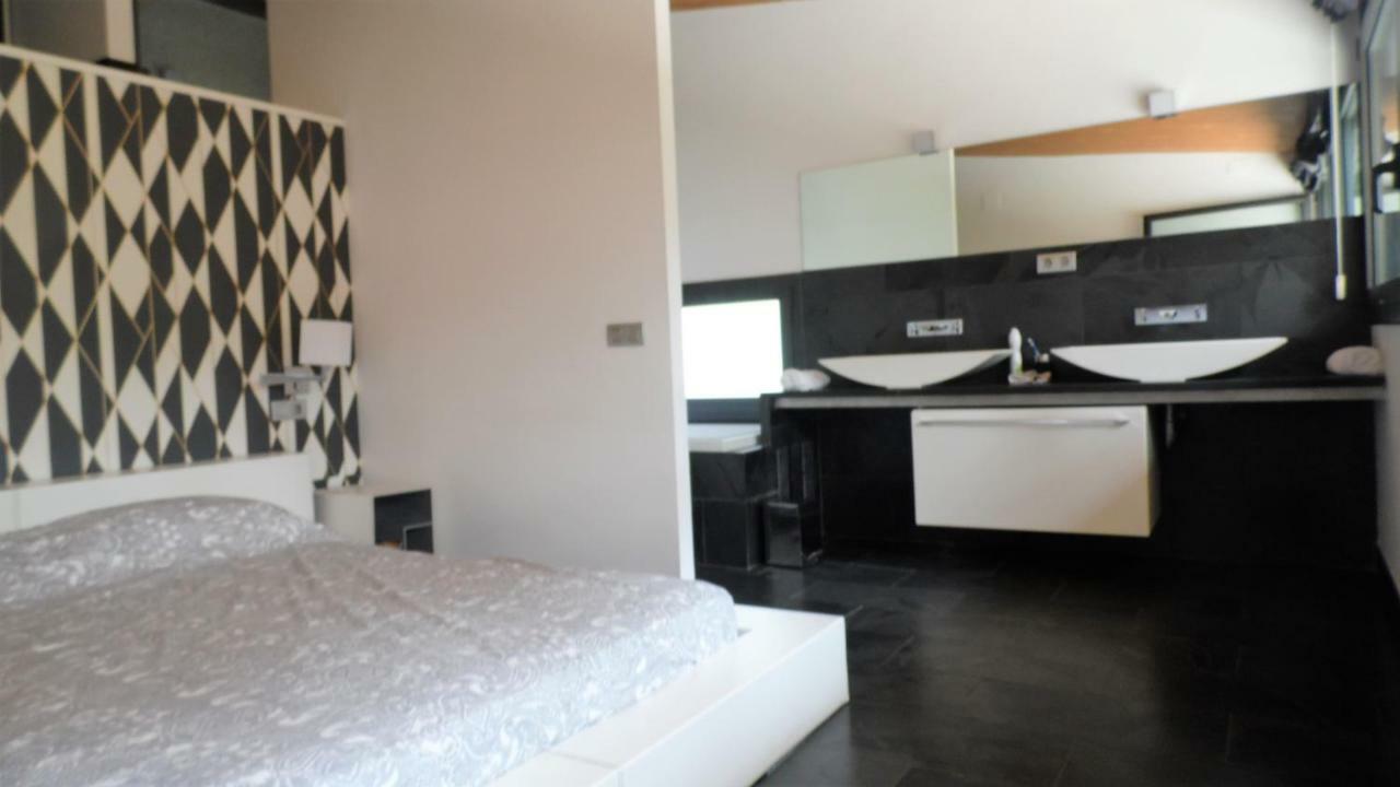 Villa Del Bosque Castelldefels Buitenkant foto