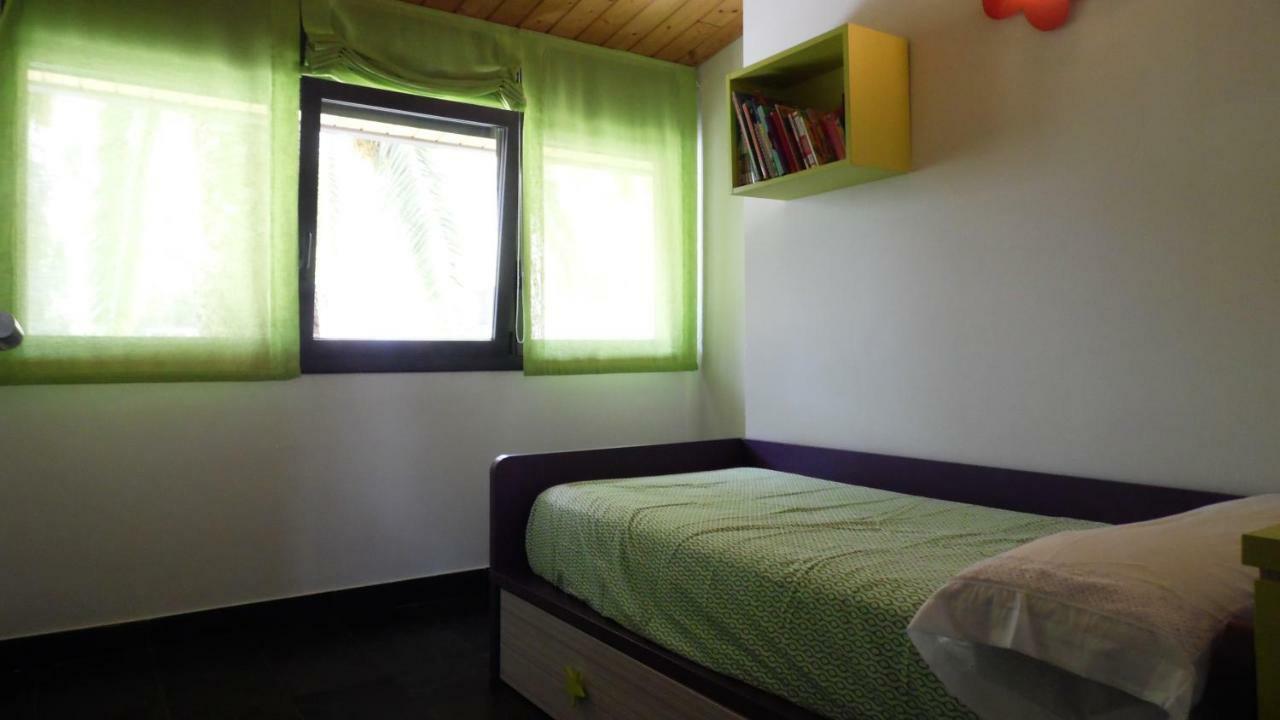 Villa Del Bosque Castelldefels Buitenkant foto