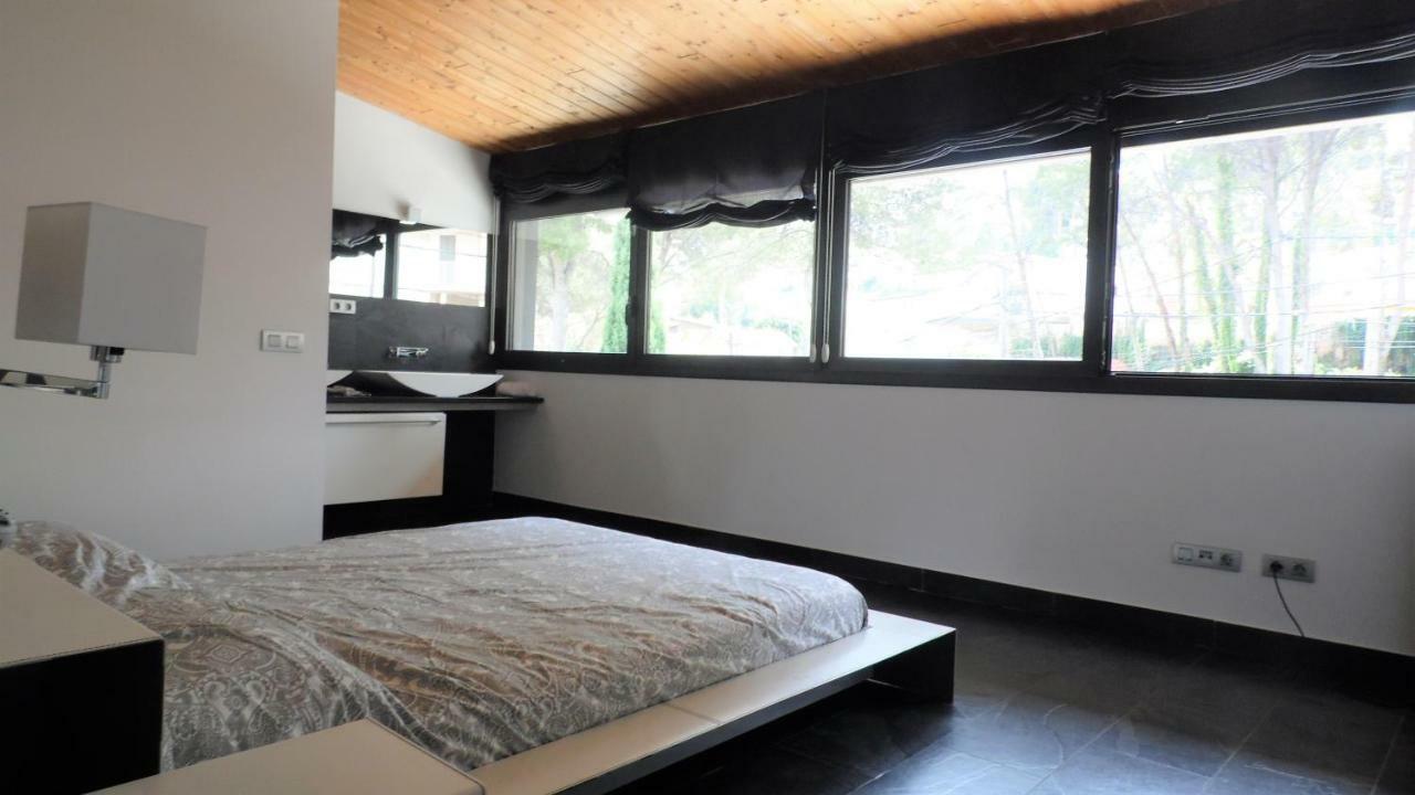 Villa Del Bosque Castelldefels Buitenkant foto