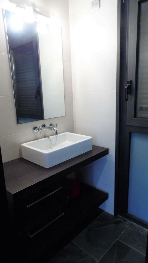 Villa Del Bosque Castelldefels Buitenkant foto