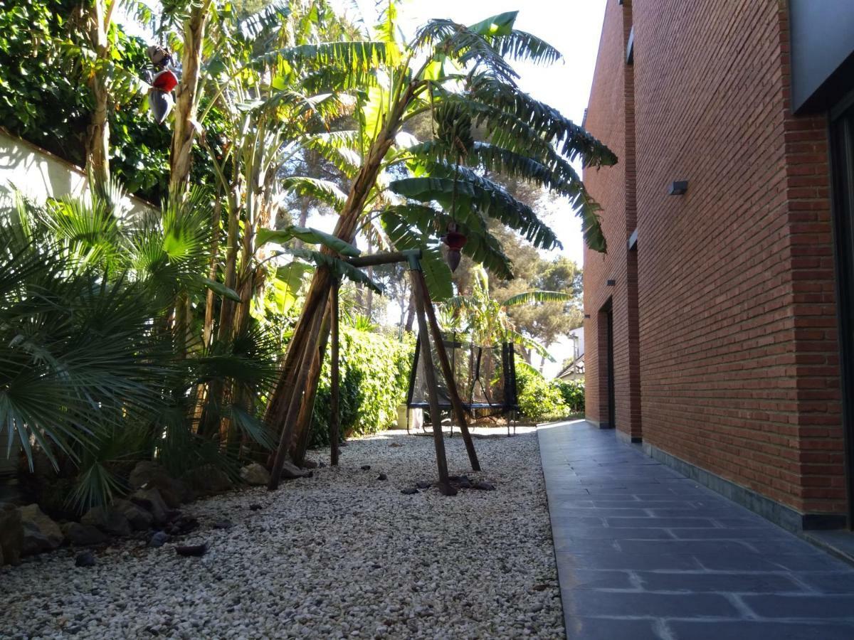Villa Del Bosque Castelldefels Buitenkant foto