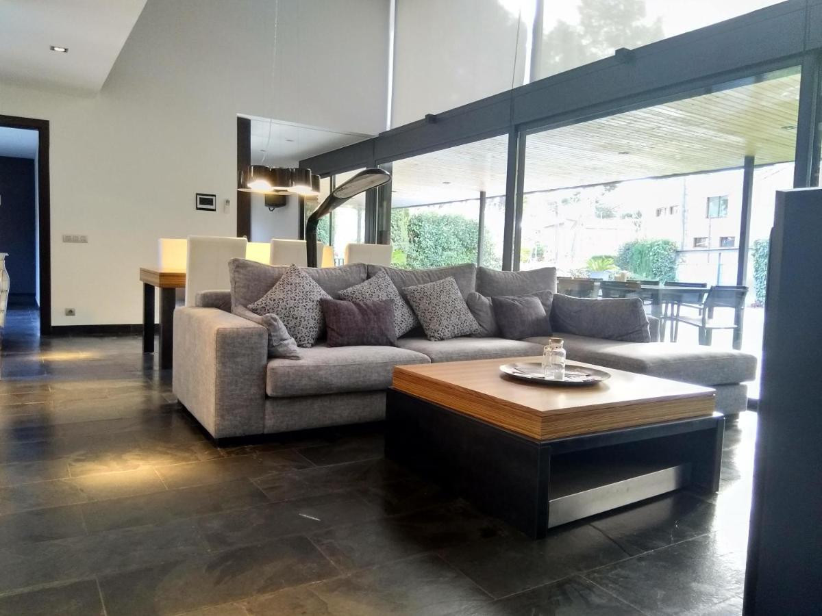 Villa Del Bosque Castelldefels Buitenkant foto